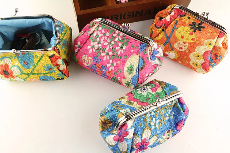 Lady Vintage Embroidered Coin Purse Women Creative Hasp Flower Small Purse Hand Lipstick Makeup Storage Bag Key Card Holder