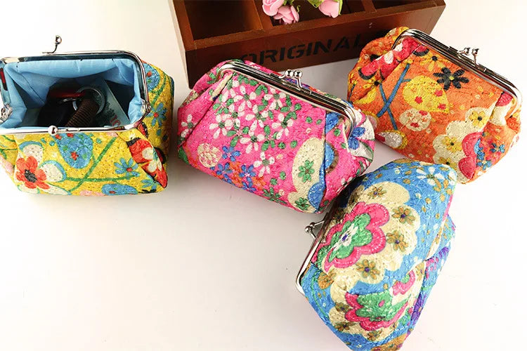 Lady Vintage Embroidered Coin Purse Women Creative Hasp Flower Small Purse Hand Lipstick Makeup Storage Bag Key Card Holder