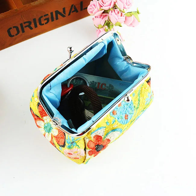 Lady Vintage Embroidered Coin Purse Women Creative Hasp Flower Small Purse Hand Lipstick Makeup Storage Bag Key Card Holder