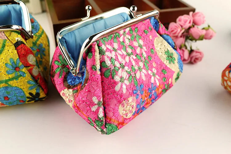 Lady Vintage Embroidered Coin Purse Women Creative Hasp Flower Small Purse Hand Lipstick Makeup Storage Bag Key Card Holder