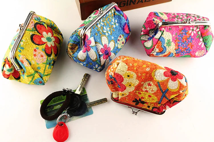 Lady Vintage Embroidered Coin Purse Women Creative Hasp Flower Small Purse Hand Lipstick Makeup Storage Bag Key Card Holder
