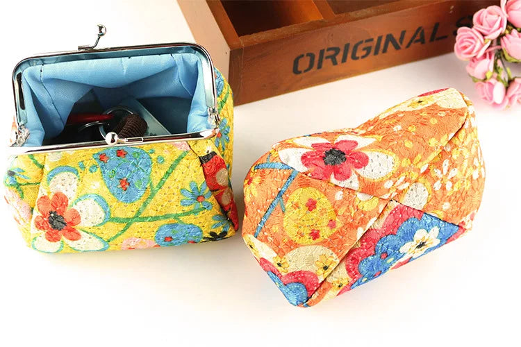 Lady Vintage Embroidered Coin Purse Women Creative Hasp Flower Small Purse Hand Lipstick Makeup Storage Bag Key Card Holder