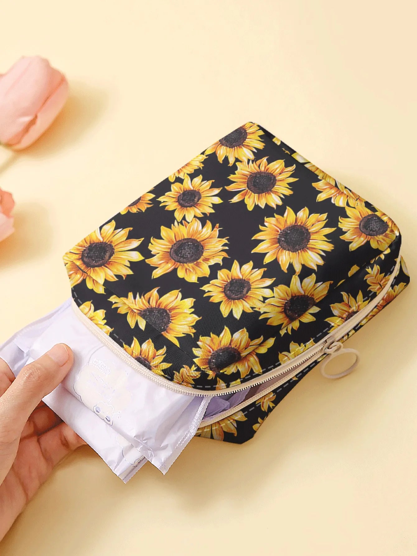 1pc, Sunflower Printed Sanitary Napkin Storage Bag Portable Mini Makeup Pouch suitable for Daily Travel Shopping