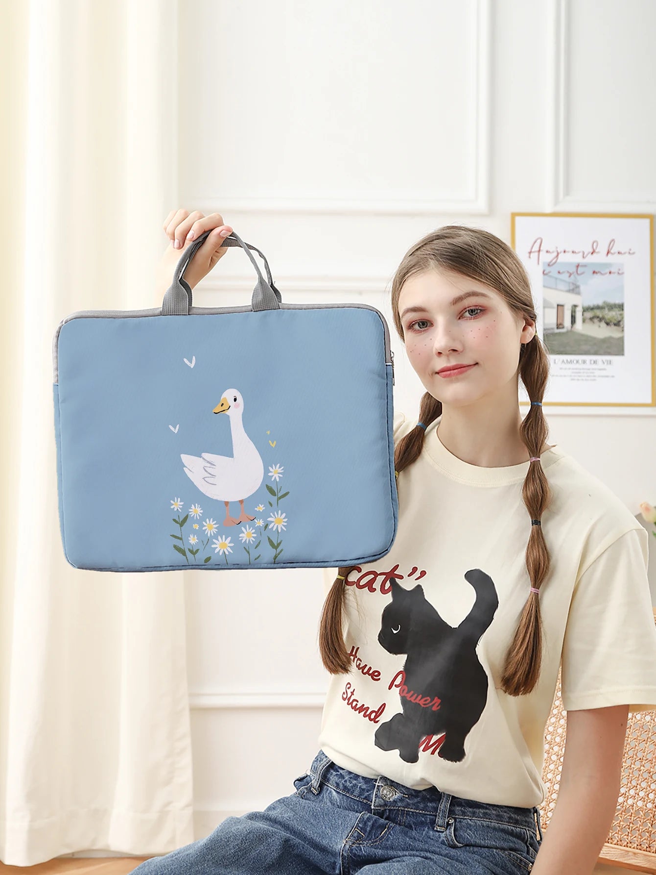 One Set, Two Styles, White Goose with Daisies Pattern Printed Laptop Sleeve, Briefcase, Suitable for 14-inch Laptops