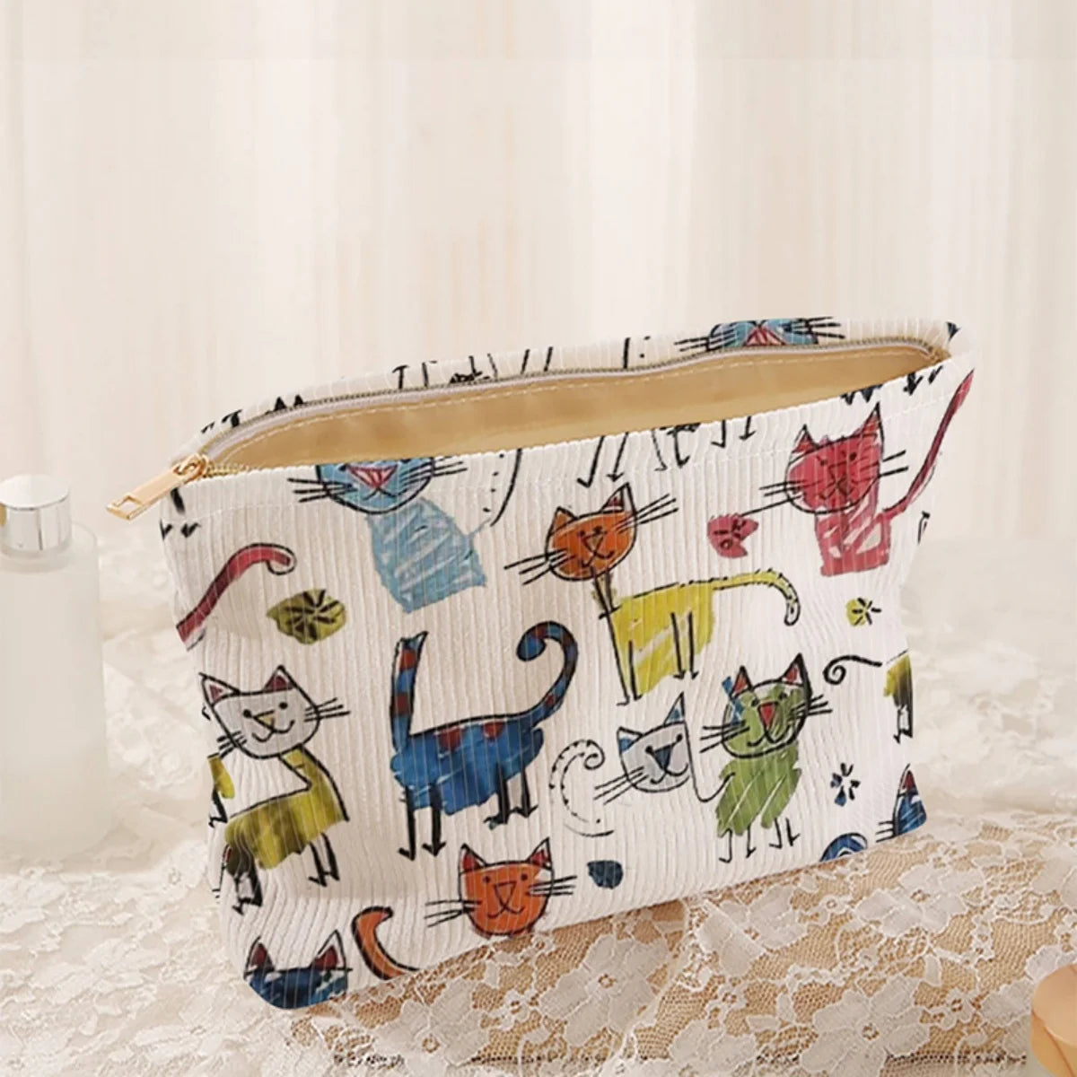 Cat patterned corduroy makeup bag, lightweight zipper storage box, multifunctional bag with lining, used for storing cosmetics