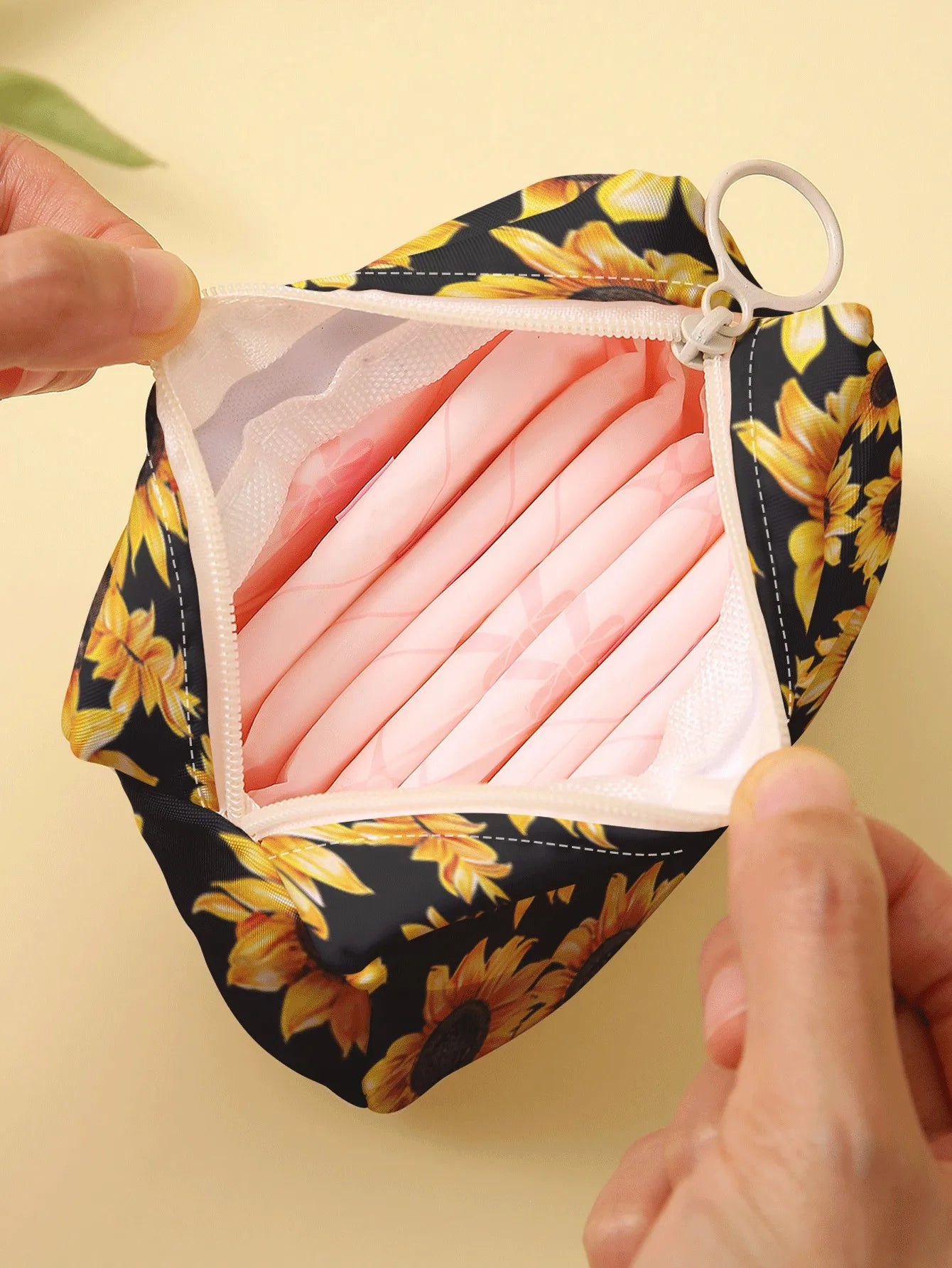 1pc, Sunflower Printed Sanitary Napkin Storage Bag Portable Mini Makeup Pouch suitable for Daily Travel Shopping