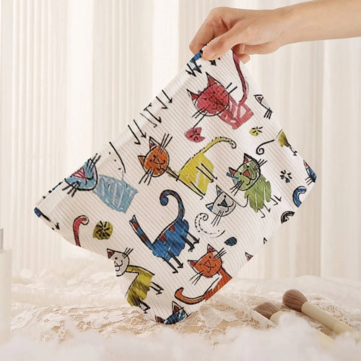 Cat patterned corduroy makeup bag, lightweight zipper storage box, multifunctional bag with lining, used for storing cosmetics
