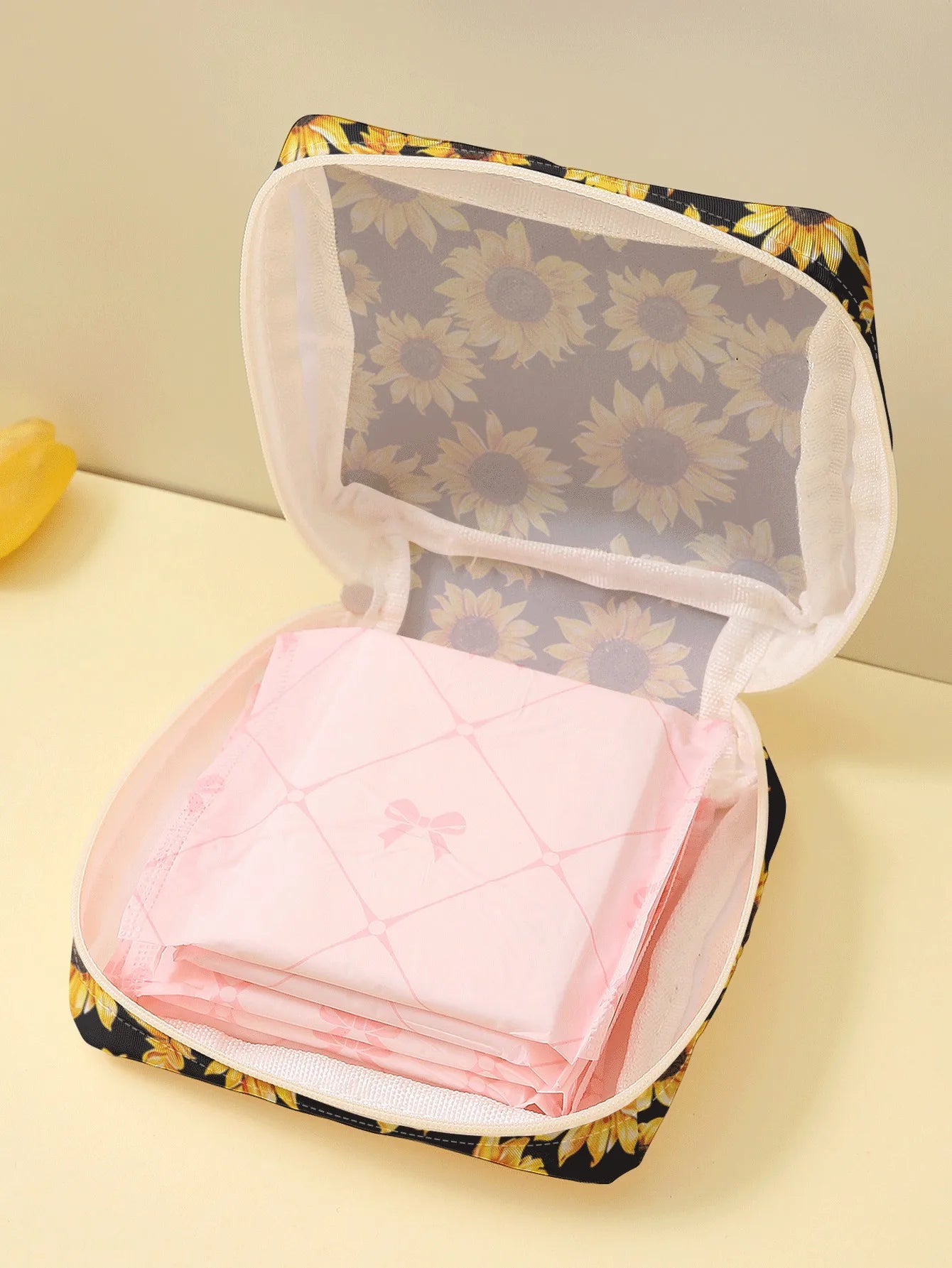 1pc, Sunflower Printed Sanitary Napkin Storage Bag Portable Mini Makeup Pouch suitable for Daily Travel Shopping
