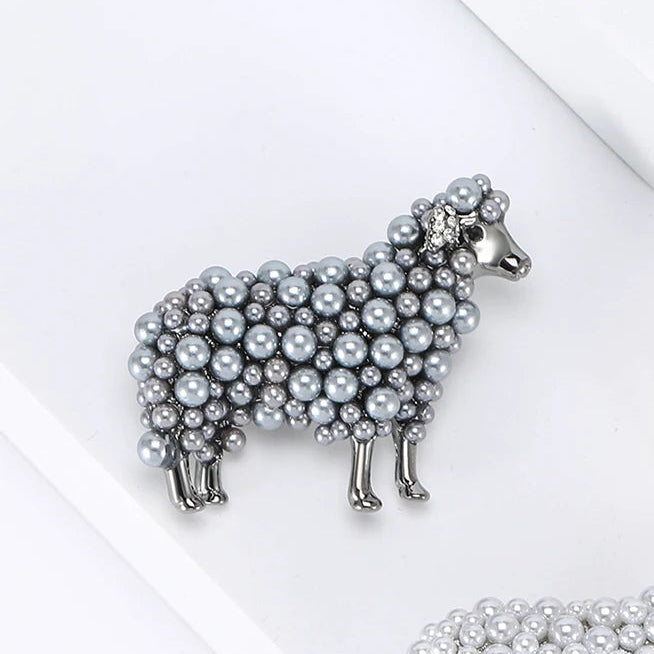 Rhinestone Sheep Brooch – Vintage-Inspired Farm Animal Pin