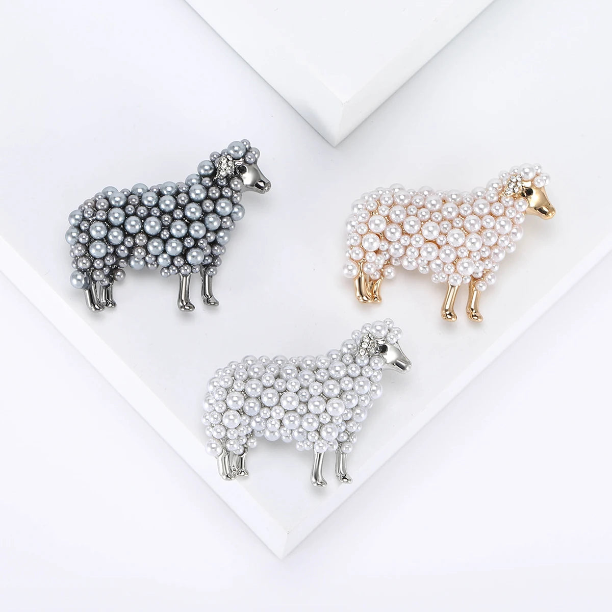 Rhinestone Sheep Brooch – Vintage-Inspired Farm Animal Pin