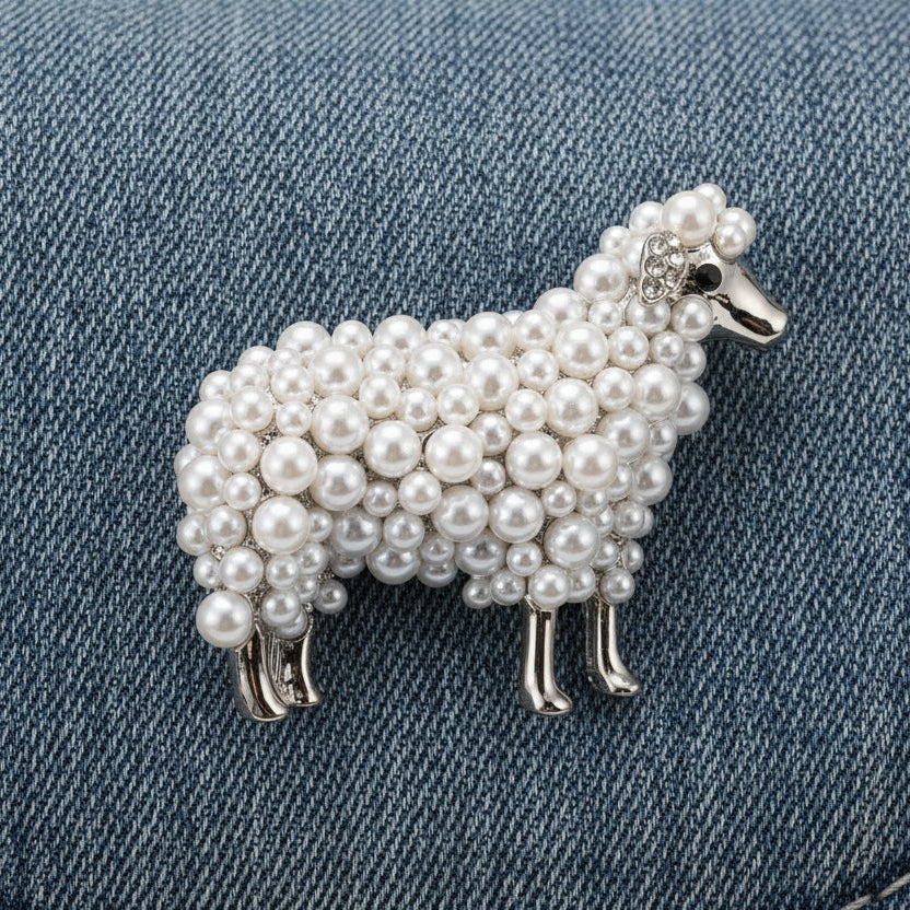 Rhinestone Sheep Brooch – Vintage-Inspired Farm Animal Pin